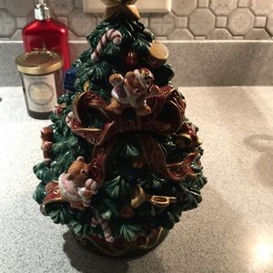 Dimensional cookie jars and large serving bowl.